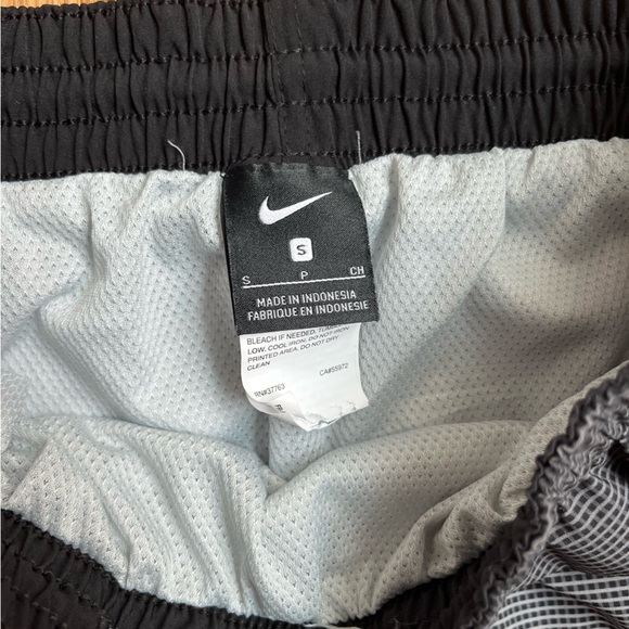 Nike Black Gray Elastic Waist Draw String Swim Trunks Men Small - Picture 2 of 3
